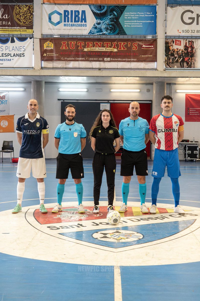 CoGAFS's tweet photo. 🏆 2ª División B| Grupo 3 | Jª 1
👥 Adrià Acero / Jordi Rodríguez
👤 Cristina Grau
@SJDCFS14 🆚 @yefaky
📸 @newpic_sports IG
#futsal #aretofutbola #futsalreferee #santjoandespi #cogafs https://t.co/arMu66OKCV