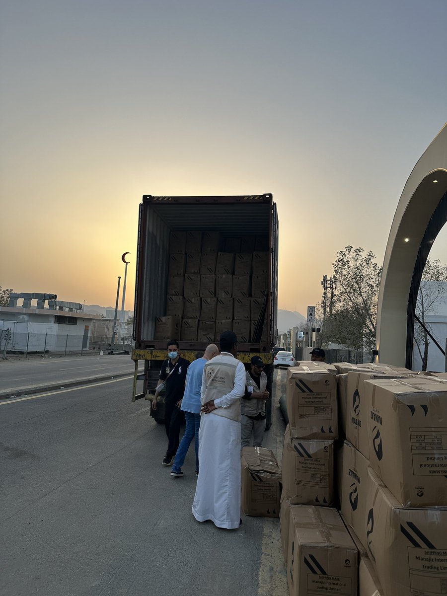 ManajizSa's tweet photo. نفخر في مناجز قيفت بتوريد وتوزيع هدايا الحجاج لـ ٦٨ نقطة توزيع بالمشاعر لشريك النجاح شركة ضيوف البيت.
#ضيوف_الرحمن #هدايا_مؤسسية #مناجز_قيفت #حجاج_بيت_الله https://t.co/veBYYalyFD