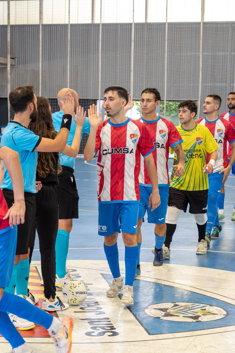 CoGAFS's tweet photo. 🏆 2ª División B| Grupo 3 | Jª 1
👥 Adrià Acero / Jordi Rodríguez
👤 Cristina Grau
@SJDCFS14 🆚 @yefaky
📸 @newpic_sports IG
#futsal #aretofutbola #futsalreferee #santjoandespi #cogafs https://t.co/arMu66OKCV