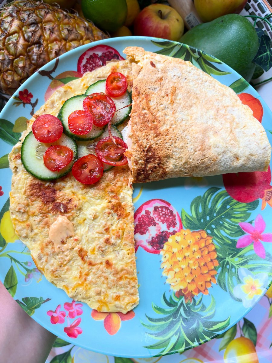 sofialee5n4shq0's tweet photo. Quick homemade wraps

You don’t need many ingredients or much time to make simple wraps. I didn’t measure everything exactly, but the recipe isn’t very precise. Recipe for 4 wraps
• 5 eggs
• 5 handfuls of rolled oats
• 1–2 handfuls of grated https://t.co/gfpi7BZ1Ht