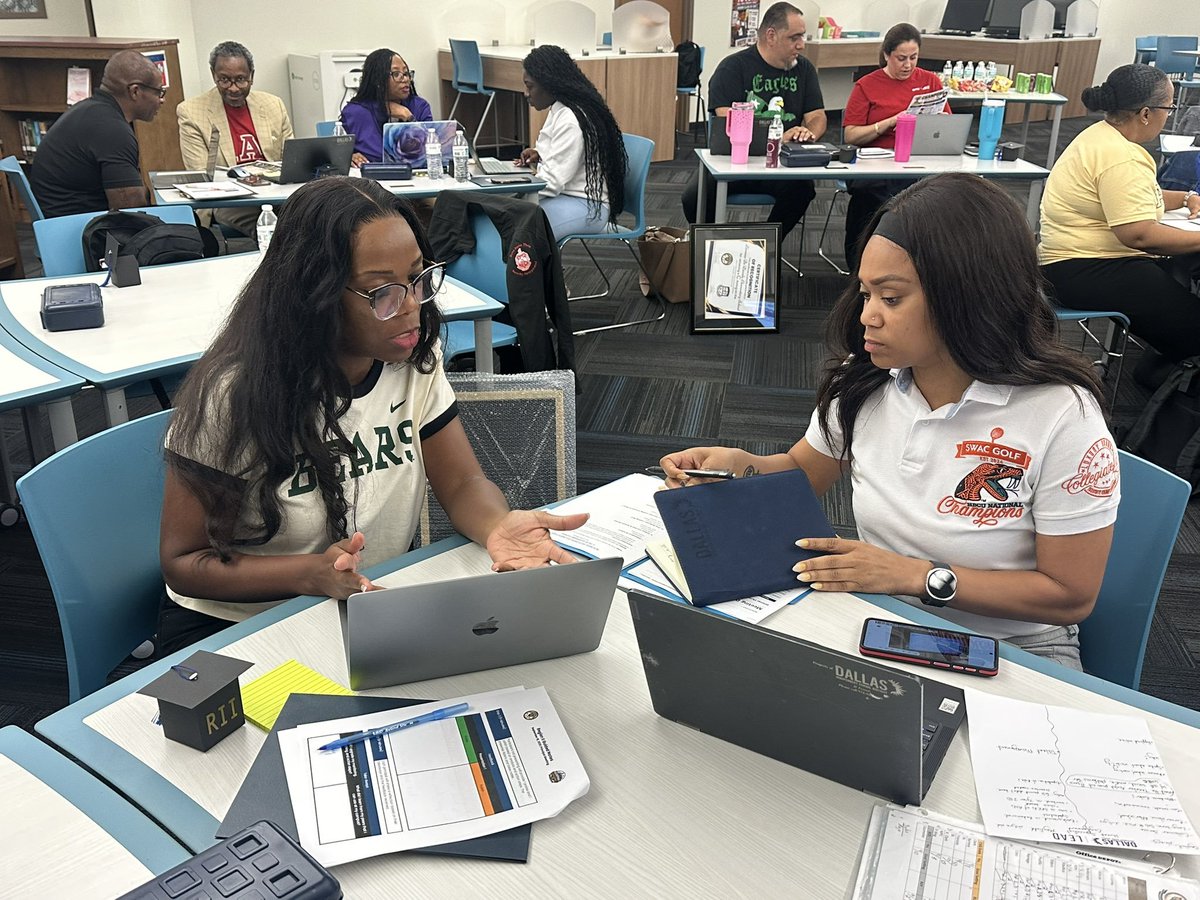 JennJones2Edu's tweet photo. Busy week in #RegionII with principal meeting and #FAMjam but I've learned a lot. #BuiltIIWin https://t.co/XhDzyK9bFl