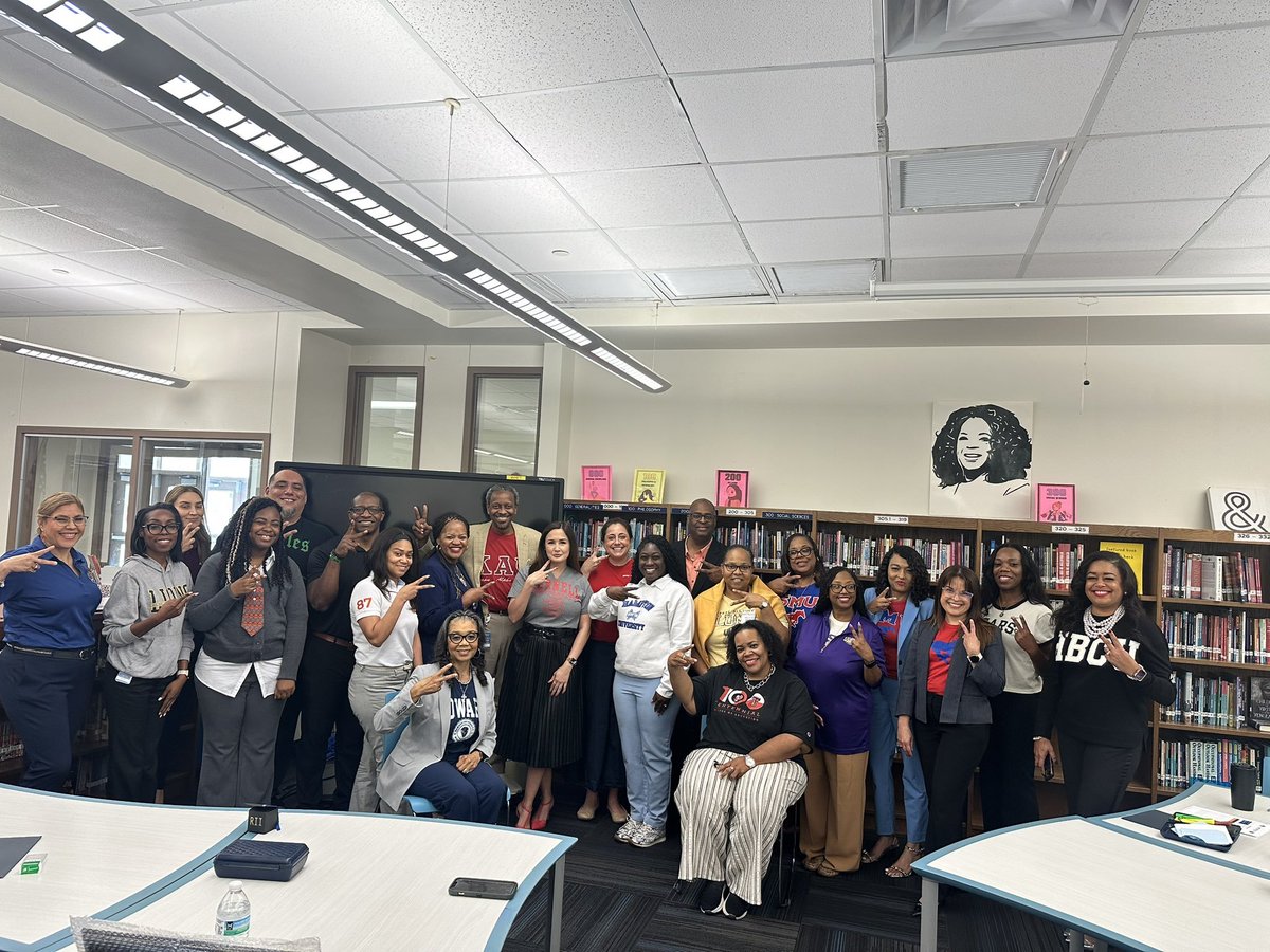 JennJones2Edu's tweet photo. Busy week in #RegionII with principal meeting and #FAMjam but I've learned a lot. #BuiltIIWin https://t.co/XhDzyK9bFl