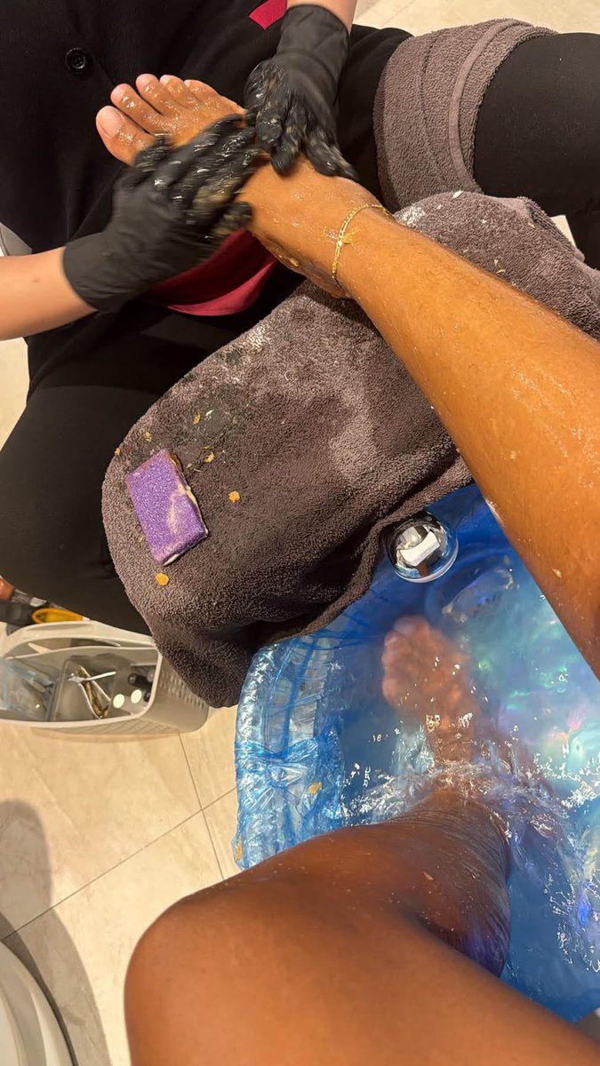 Yellebabe67's tweet photo. Feels so good! Straight from #runtampa to this! π« #pedicure https://t.co/mnB9y1H23u
