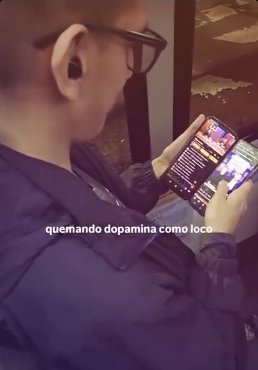 sourcavs's tweet photo. no será este mismo loquito que viajaba conmigo en el 113? mira videos a mano cambiada https://t.co/McAV3Cejbw