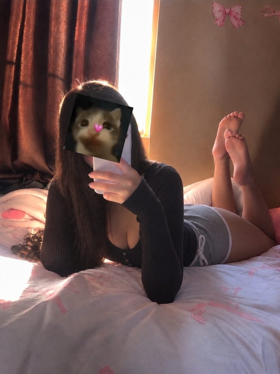 Mili_ang3's tweet photo. DM? me aburrouuu https://t.co/XXNcRUuSEj