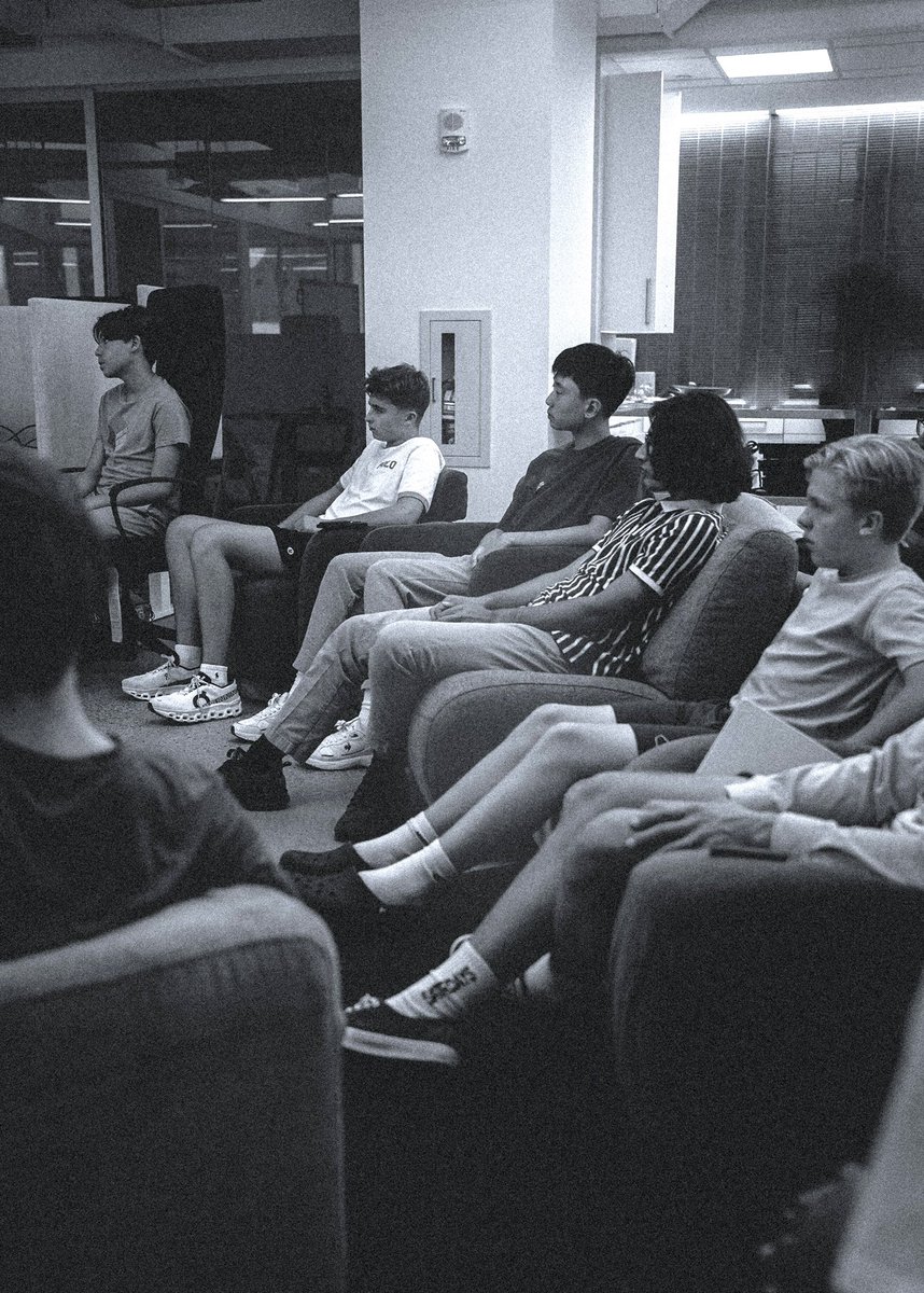 alpha_founders's tweet photo. Students made their first sales this week!

They also pitched our AI judge, got better at speaking on camera, and made it to the trampoline park.

Week 2 Recap 🔄 https://t.co/muJ19Gpd2K