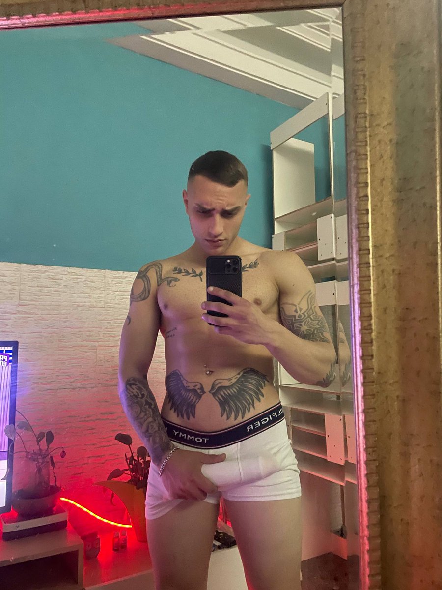 _SaintDom's tweet photo. Say hi don’t be shy. https://t.co/ogVP9mkxNk