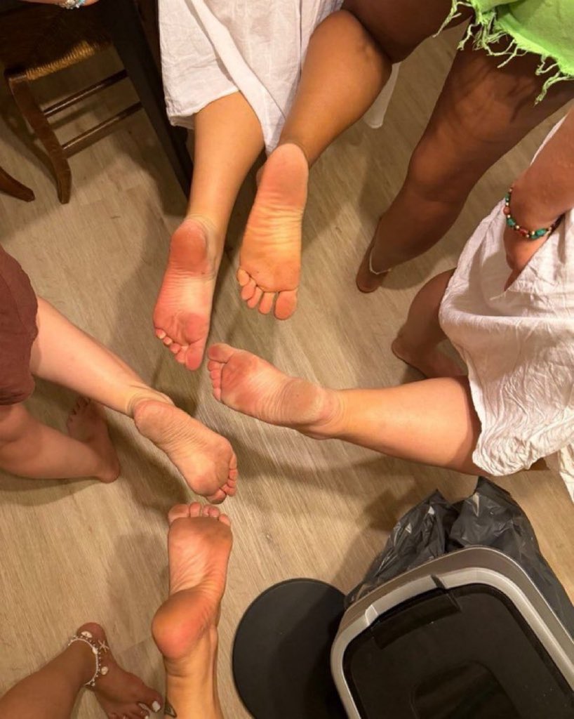 servefippy's tweet photo. Would you worship our feet and get you  used ?🫠👠🐾🦶 https://t.co/vij0v3FzJN