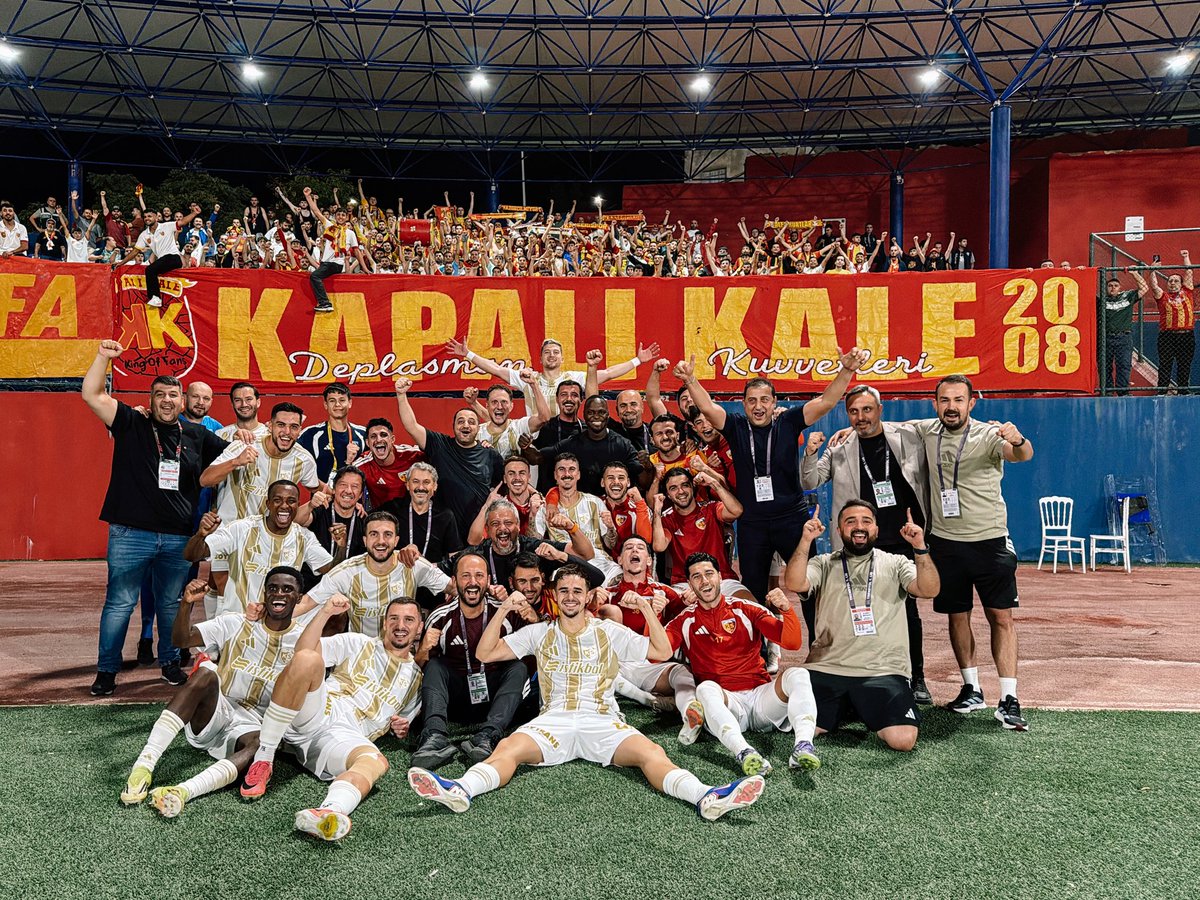 KayserisporFK's tweet photo. 💛❤️ Hiç fark etmez! 📸 https://t.co/k3wzhdr3gN