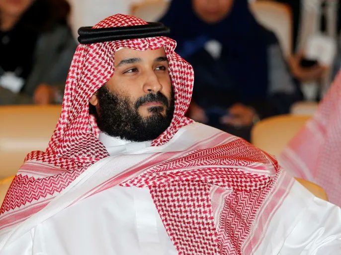Omar3lsaidi's tweet photo. السعودية تصفع الصين في وجهها قبل قمتها مع ترامب بأربعة أيام، وتعلن الحرب على "الإم بريدج".. والمقابل؟ رأس الحوثي في باب المندب!

يا جماعة الخير، اللي نشرته صحيفة "فاينانشال تايمز" (Financial Times) البريطانية هز الأوساط الاقتصادية والجيوسياسية في العالم بكبره، وما هو مجرد خبر مالي عابر. السالفة فيها تلعيب كبار، وورق مالي يتحول لضغط عسكري وسياسي يكسر العظم!

خلونا نثبت الأدلة والأرقام عشان نفكك هذي الحركة السعودية التكتيكية المحسوبة بالمسطرة:

## إم بريدج (mBridge): مشروع القضاء على هيمنة الدولار

عشان نفهم حجم الضرب، لازم نعرف إيش هو نظام "إم بريدج" (mBridge). العالم كله محكوم بنظام "السويفت" (SWIFT) الأمريكي، أي تحويل بين بنك وبنك في الكوكب لازم يمر على هذا السيستم اللي تسيطر عليه واشنطن وتتحكم فيه بالدولار.

الصين، لكسر هذه الهيمنة، جمعت مجموعة بنوك مركزية ودول في مشروع "الإم بريدج" – وهو جسر عملات رقمية مرتبط بالبنوك المركزية مباشرة، بدون قنطرة أمريكية أو وسيط دولاري في النص. المعاملات تتم بالعملة اللي تبيها الدول مباشرة.

الأرقام: المشروع نفذ أكثر من 4,000 معاملة مالية بإجمالي 69 مليار دولار.

الهدف: القضاء على السيطرة ا��أمريكية أو ما يعرف بـ "الديدولارايزيشن" (De-dollarization).
## الخدعة في التوقيت: الانسحاب كان في مايو 2025.. فلماذا الإعلان "اليوم"؟

هنا مربط الفرس واللغز اللي يحلل كل المشهد! بحسب بيان البنك المركزي السعودي لـ "فاينانشال تايمز"، المملكة انسحبت رسمياً من المشروع في مايو 2025 (يعني ��بل سنة وأربعة أشهر تقريباً). لكن لماذا اختارت الرياض هذا اليوم تحديداً لتعلن انسحابها المدوّي على رؤوس الأشهاد؟

التحليلات والتقديرات تشير إلى ثلاثة أسباب استراتيجية قاتلة:

مغازلة ترامب واستدعاء التدخل العسكري في اليمن:السعودية محتاجة الإدارة الأمريكية برئاسة ترامب للتدخل العسكري المباشر وقصف الحوثيين بضراوة، لإعادة تأمين حركة السفن والصادرات عبر مضيق باب المندب، بعد أن أُغلق خط أنابيب "شرق-غرب". الإعلان عن ضرب مشروع الصين المالي هو "هدية عربون" لترامب لجذبه نحو حسم ملف اليمن عسكرياً.

التحول من المبادرة التجريبية إلى المشروع المالي الرسمي:الصين تس��عد لإطلاق "الإم بريدج" رسمياً كمشروع مالي دولي معلن ومنافس مباشر للدولار. السعودية كانت صفة "مراقب/عضو"، وعند الانتقال للرسميات كان لازم تأخذ موقفاً حازماً: هل تصطف علناً مع الصين في وجه الاقتصاد الأمريكي؟ القرار كان حاسماً بالوقوف مع الحليف الأمريكي.

صفعة للرئيس الصيني قبل قمته مع ترامب بأربعة أيام:الرئيس الصيني "شي جين بينغ" طالع البيت الأبيض بعد أربعة أيام فقط للالتقاء بالرئيس ترامب في قمة شائكة. إعلان السعودية انسحابها من أكبر مشروع مالي صيني لمواجهة الدولار قبل القمة بـ 96 ساعة يُعد ضربة موجعة لبكين، ويجرد الرئيس الصيني من إحدى أهم أوراق القوة والمساومة قبل أن يجلس أمام ترامب.
## الخلاصة الجيوسياسية
المملكة العربية السعودية أثبتت مرة ثانية أنها تعرف كيف تستغل أوراقها المالية في الوقت المناسب تماماً. ضربة لمشروع الصين المالي، وإضعاف للموقف الصيني في البيت الأبيض، ورسالة واضحة لترامب: "سحبنا بساط العملات الرقمية من تحت الصين.. والتكلفة تدفق آمن في باب المندب وتصفية حاسمة في ��ليمن!".