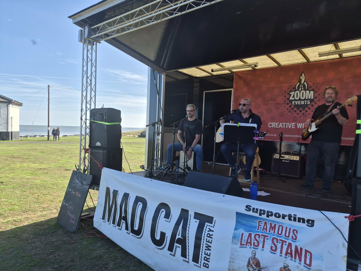 SiBennett01's tweet photo. What a great gig today at the Southwold FEASTival! 

It was an absolute pleasure to play to such an awesome crowd. Thank you to everyone who stopped by, sang along and enjoyed the music. 

We loved every minute of it!

#GAS #Suffolk #FEASTival #Southwold #LiveMusic #AcousticMusic https://t.co/eiXyXRWsT2
