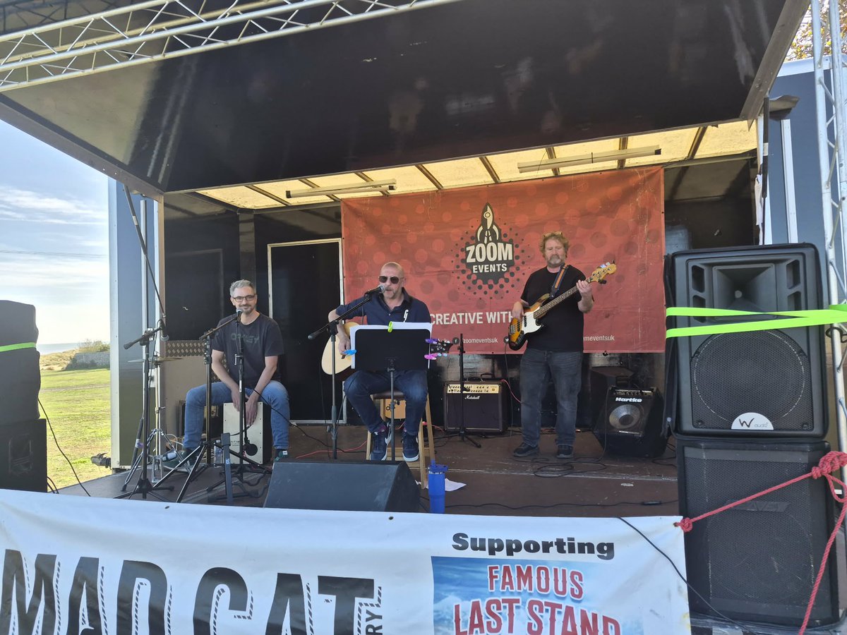 SiBennett01's tweet photo. What a great gig today at the Southwold FEASTival! 

It was an absolute pleasure to play to such an awesome crowd. Thank you to everyone who stopped by, sang along and enjoyed the music. 

We loved every minute of it!

#GAS #Suffolk #FEASTival #Southwold #LiveMusic #AcousticMusic https://t.co/eiXyXRWsT2
