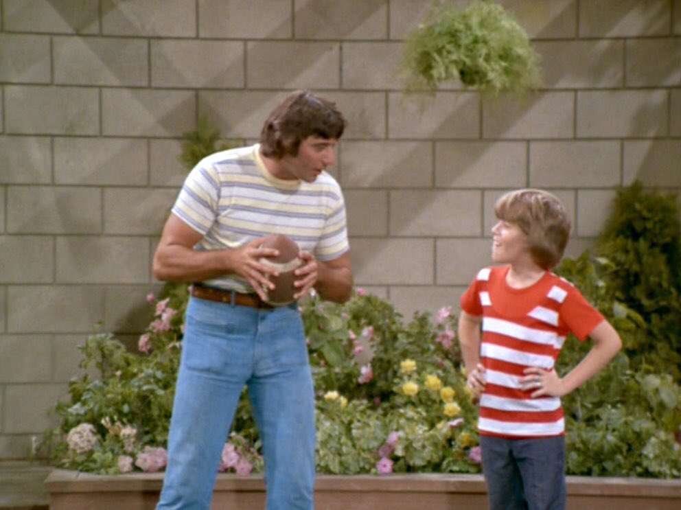 landofthe80s's tweet photo. “The Brady Bunch” welcomed football legend Joe Namath as guest star Joe Namath in the episode ‘Mail Order Hero.’ on this date in 1973. 

BITE-SIZED FACT | Namath appeared as himself in the episode, which centered around Peter’s admiration for the New York Jets quarterback. #70s https://t.co/be1LwRsmmO