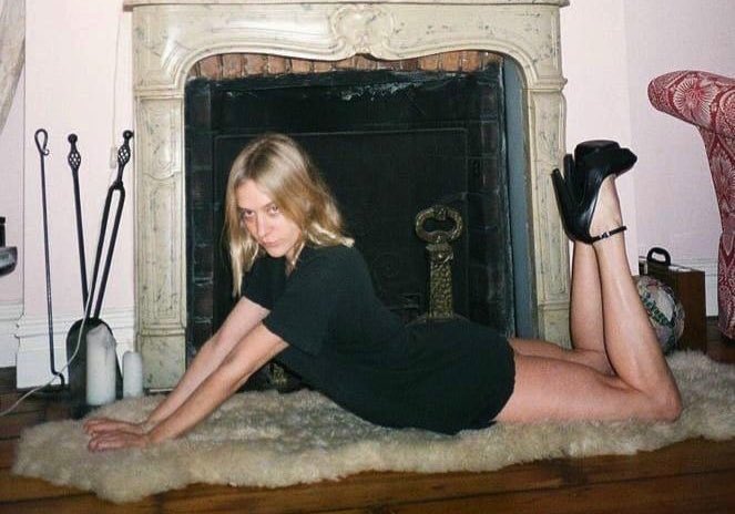 docenevoa's tweet photo. chloë sevigny https://t.co/CWAggz7Cs2
