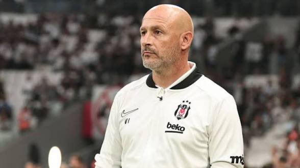 Avfattas's tweet photo. Adam İtalya’daki hayatını bıraktı geldi. Üç tur geçip Avrupa ligine girdi. Ligde 6 maçta 4 galibiyet aldı ama 2 yenilgisi de rakibe değil.

Sonra iyi adamlar niye kalmıyor. Ne çeksin bu çileyi, zulmü https://t.co/YgDribJWrN