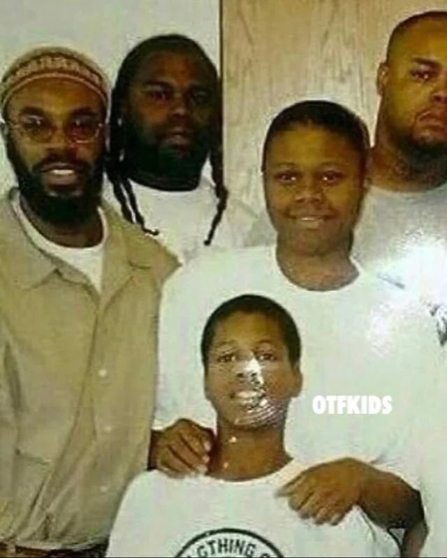 bigharris1212's tweet photo. Big Durk went from serving 26 years while his son visited him, to sitting in that front row at Durk’s trial, doing interviews, and speaking up outside the courthouse. 

The loyalty in that family runs deep. Seeing the cycle flip like that is crazy hope they break it for good. https://t.co/eWXYPpU9Cc