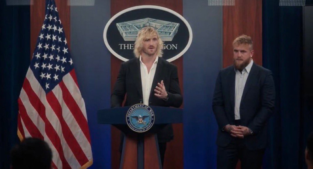 kirawontmiss's tweet photo. you’re telling me this is not an SNL skit???? https://t.co/4Gc9NS5JcI