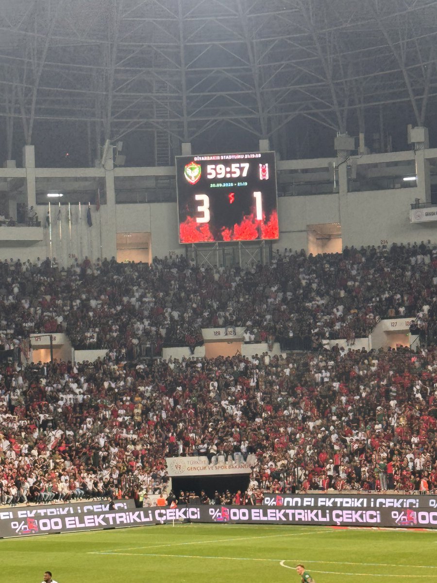 eminaydbb's tweet photo. Amedspor’un Beşiktaş karşısında elde ettiği anlamlı galibiyeti kutluyoruz. Bu başarı; emek, dayanışma ve halkın ortak değerleri etrafında kenetlenmesinin güçlü bir göstergesidir. Başta sporcularımız olmak üzere teknik heyeti, yönetimi ve büyük Amedspor taraftarını yürekten tebrik ediyoruz.
