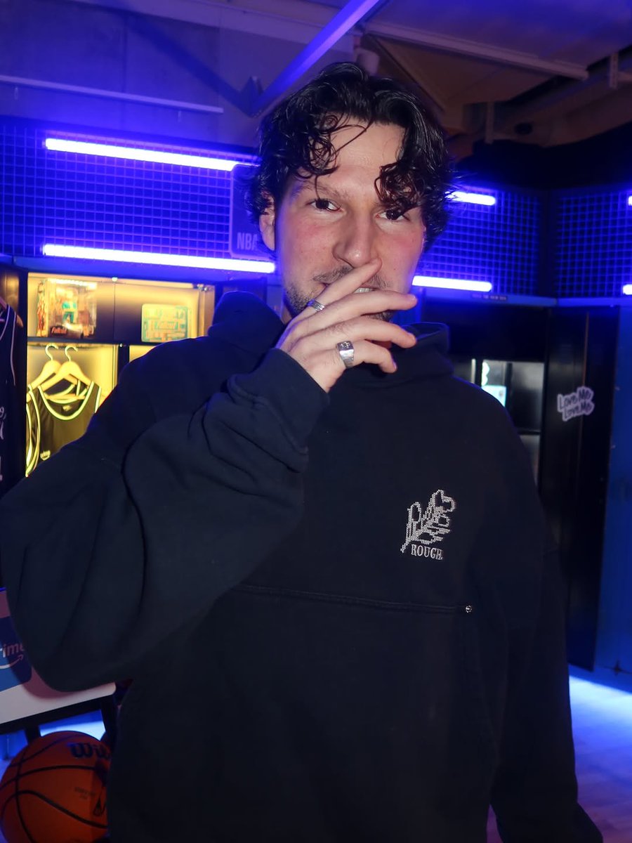 sheldonw7joo's tweet photo. Hättet ihr gewusst, dass ich beinahe in der NBA gelandet wäre? Eine Verletzung hat das leider verhindert, und so bin ich Youtuber geworden.🥲 https://t.co/GYK10wcDct