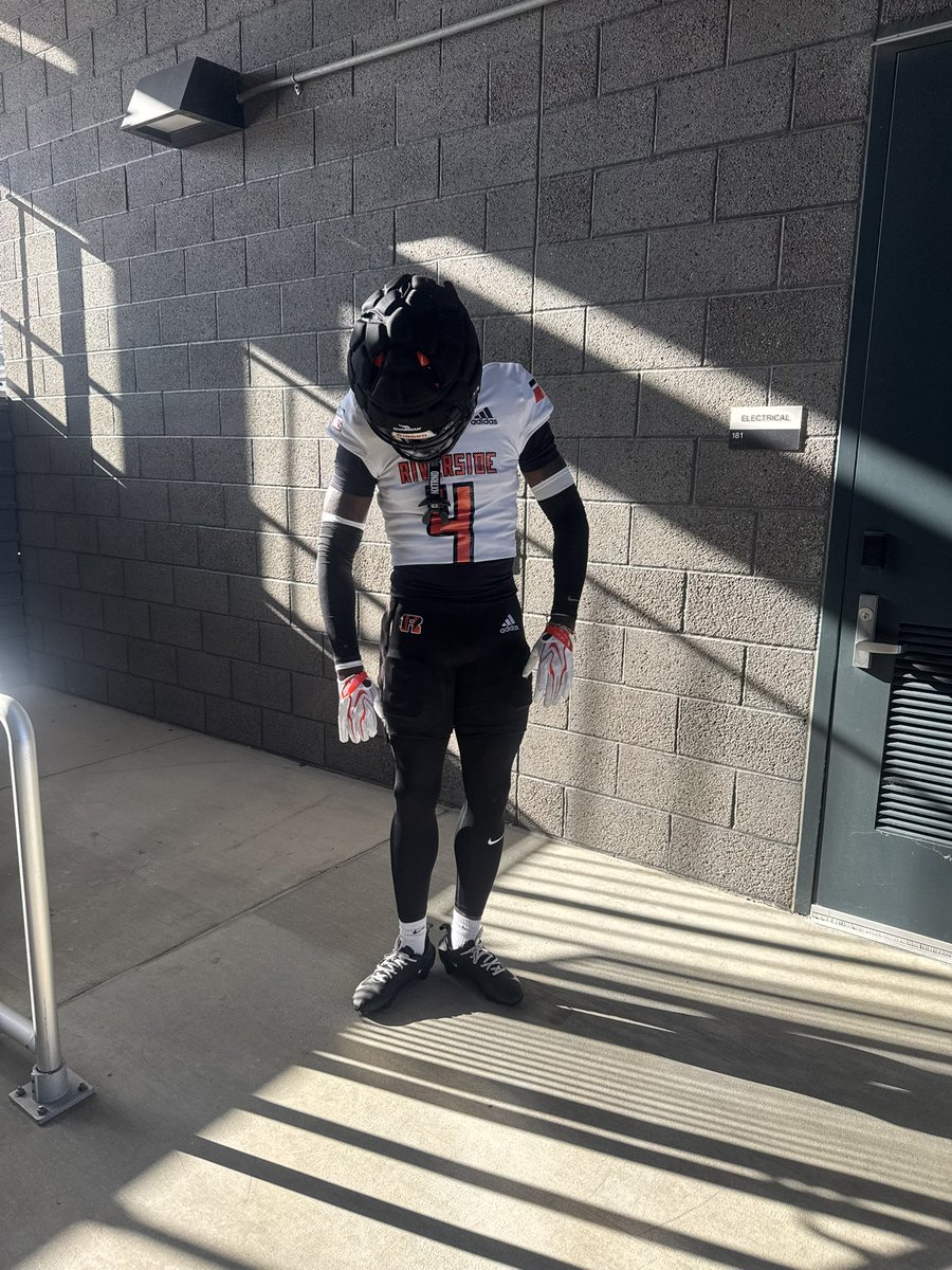 MICHAELGEORGE_4's tweet photo. Really big team win yesterday blessed to still be ranked 1# in Socali 🐅 https://t.co/twCl5B7KOP