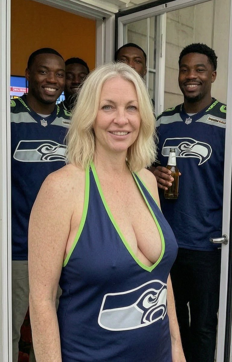 UberSlutty's tweet photo. #GoHawks heading over to the neighbors for a #Seahawks viewing party... hoping for a #Seattle win along with my own win... more pictures to come... 🍆🍑🍆🌊😋😍 https://t.co/WRJOQApUku