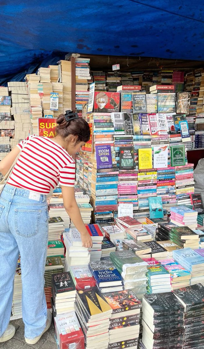 Aurielle007s's tweet photo. Let's go book shopping https://t.co/ugzXoEAbaL