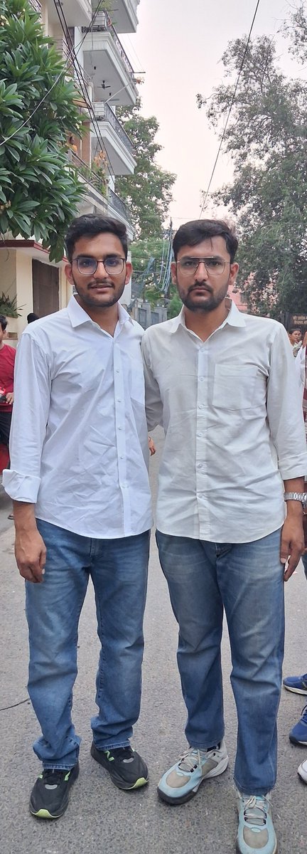 TalibKh22167013's tweet photo. मैं हमेशा तुम्हारे साथ खड़ा था और आगे भी हमेशा तुम्हारा साथ दूंगा।"बड़े भाई गोपाल चौधरी जी @Gopalsaharnnsui https://t.co/QWqVOEvBdU