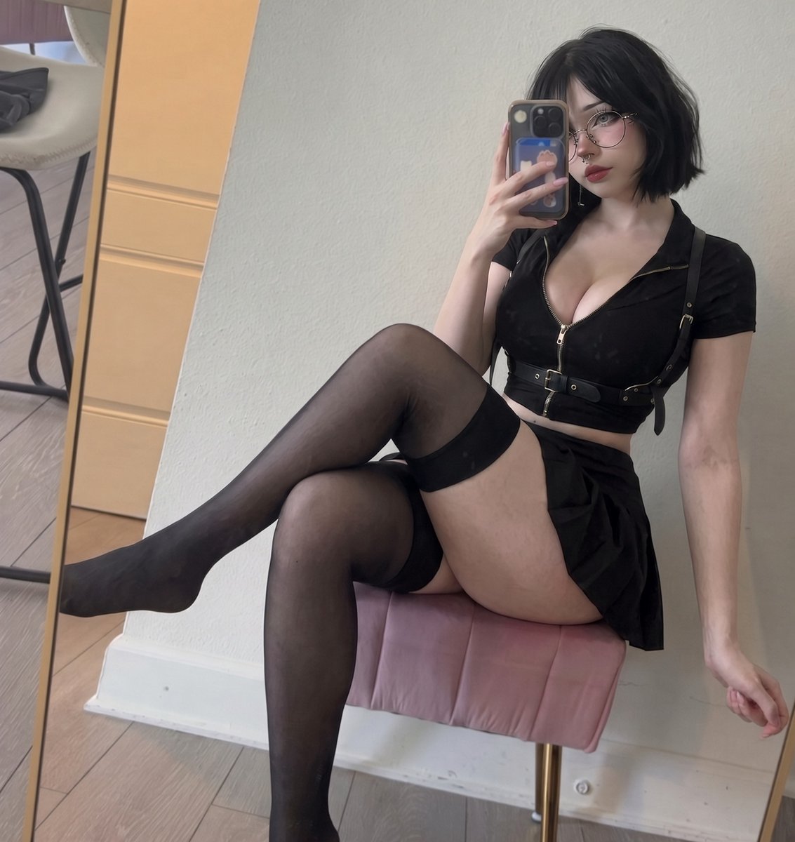belli_goth's tweet photo. Like this if you'd lick my feet https://t.co/oNqc39bzYp