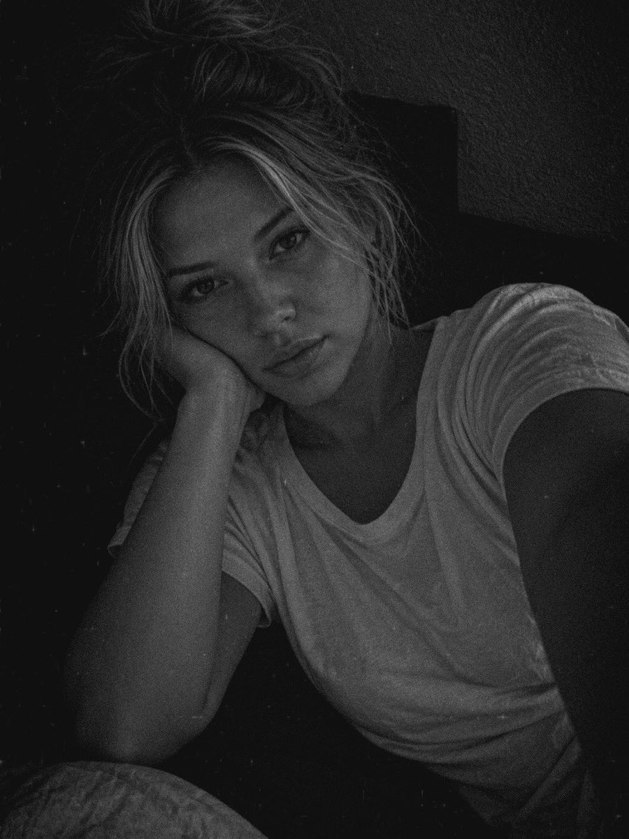 StoneKrish72112's tweet photo. Nap time. Anyone coming???? No? Ok then. https://t.co/B1ligAkwCK