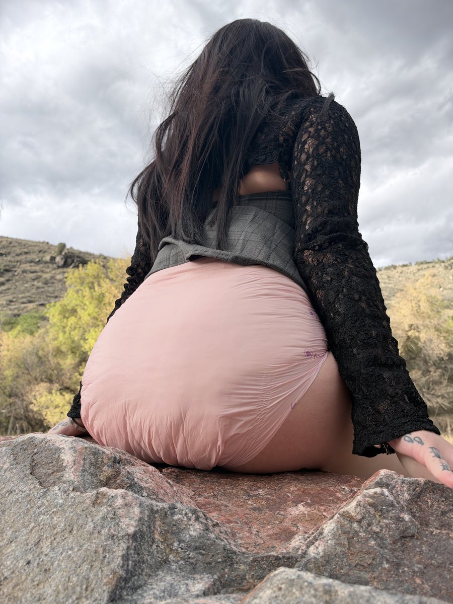 theerussiand0ll's tweet photo. You know me, I’m just your Rocky Mountain girl! ⛰️ https://t.co/88Q94DcTMB