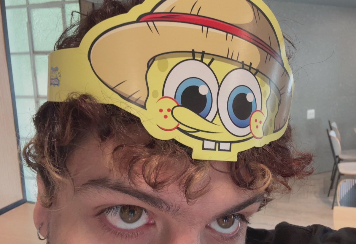 cigarrochines's tweet photo. briguei com uma criança pelo último chapéu do bob esponja mugiwara https://t.co/G42QxUPunw