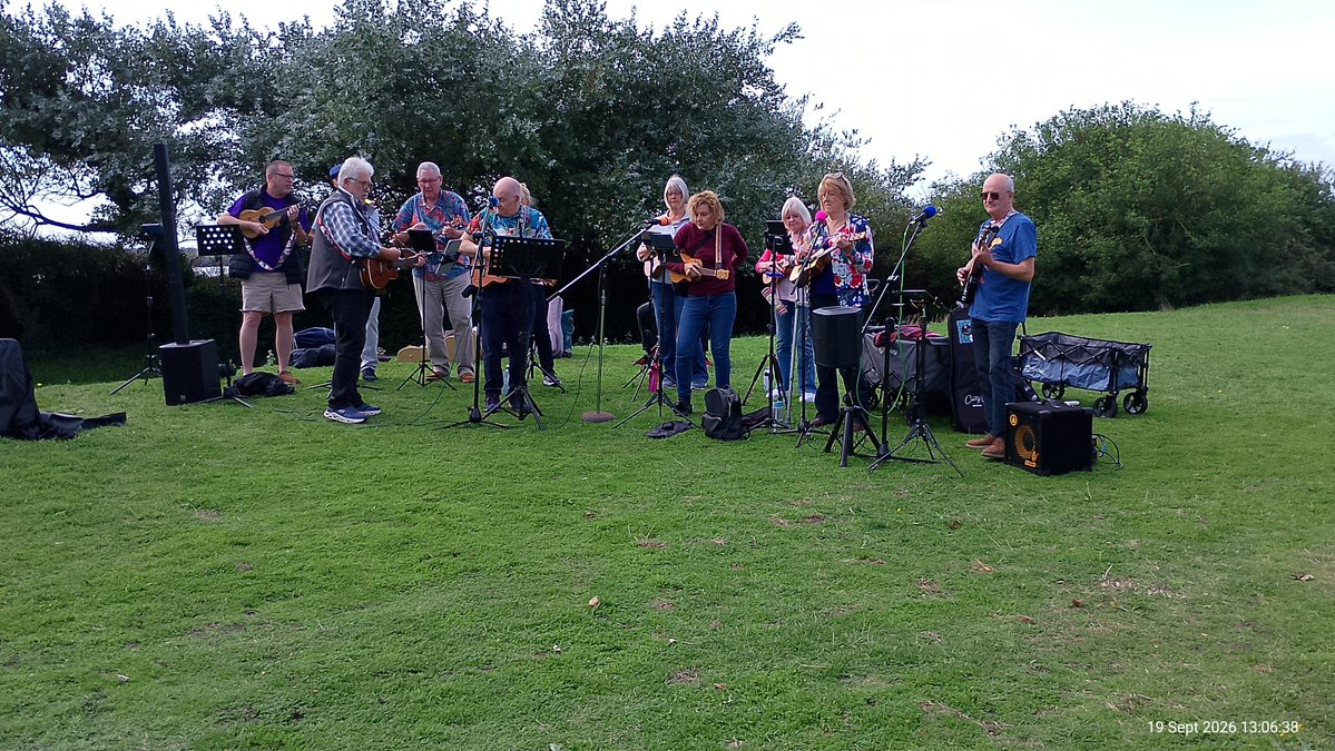 FoWSG1's tweet photo. Thankyou to everyone who came along to Marine Garden yesterday and helped make our Annual Fete a success. 
A special thanks to those who helped set up and clear away, especially the morning session who were out early in the rain getting everything ready. https://t.co/SNPYtnXwBV