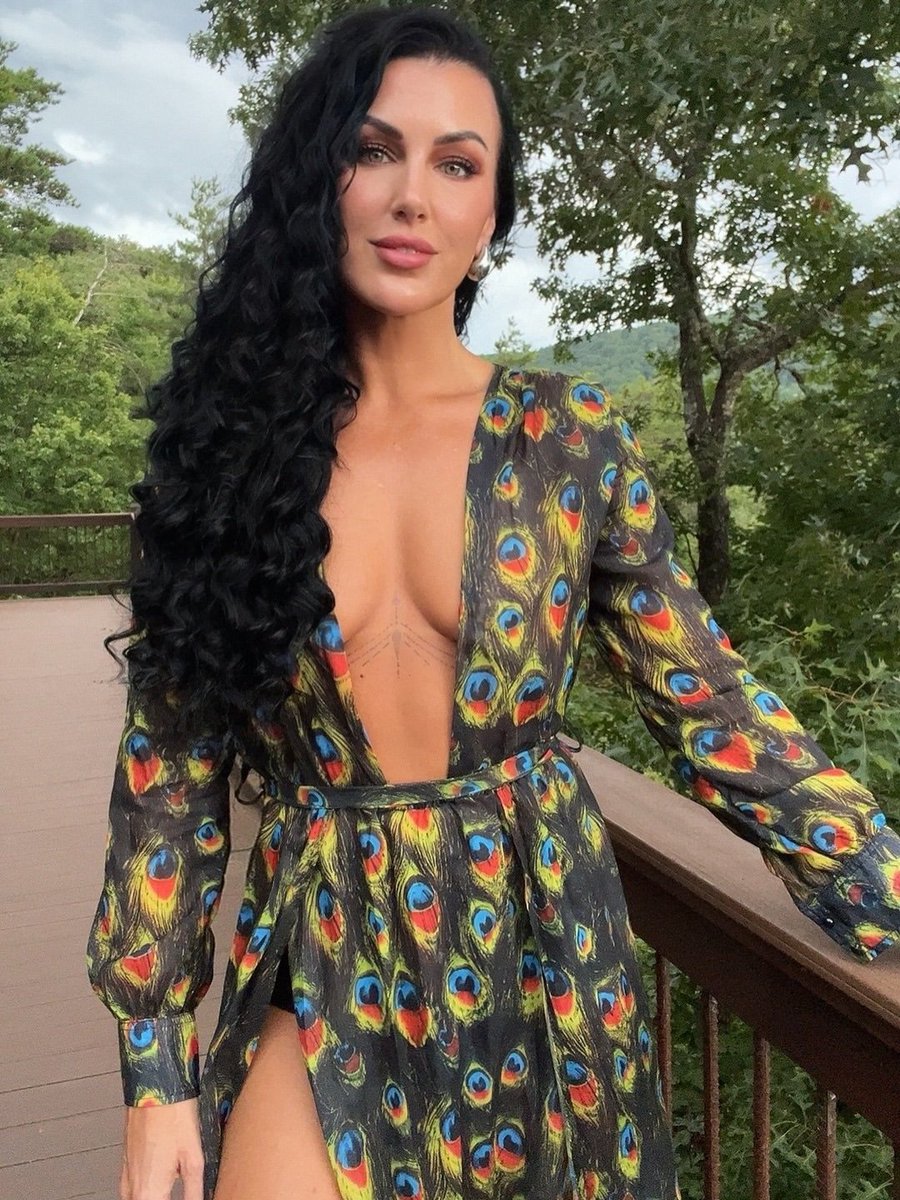 realtiffanyz's tweet photo. Love can feel impossible today. We have endless choices, yet often avoid the vulnerability, compromise, and difficult conversations needed to truly make love last.
#bachelorettepartyideas #blueridgegeorgia
#bachelorettetrip #viral https://t.co/0irwVBQsWN