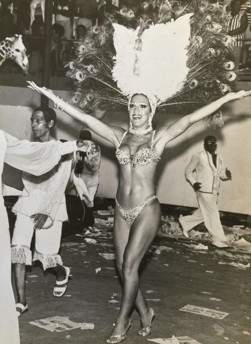 pmaanitta's tweet photo. 🚨HISTÓRICO! Anitta quis ser coroada por Eloína dos Leopardos, travesti que entrou para a história em 1976 como a primeira rainha de bateria do Carnaval carioca. https://t.co/F4h04mr5CL