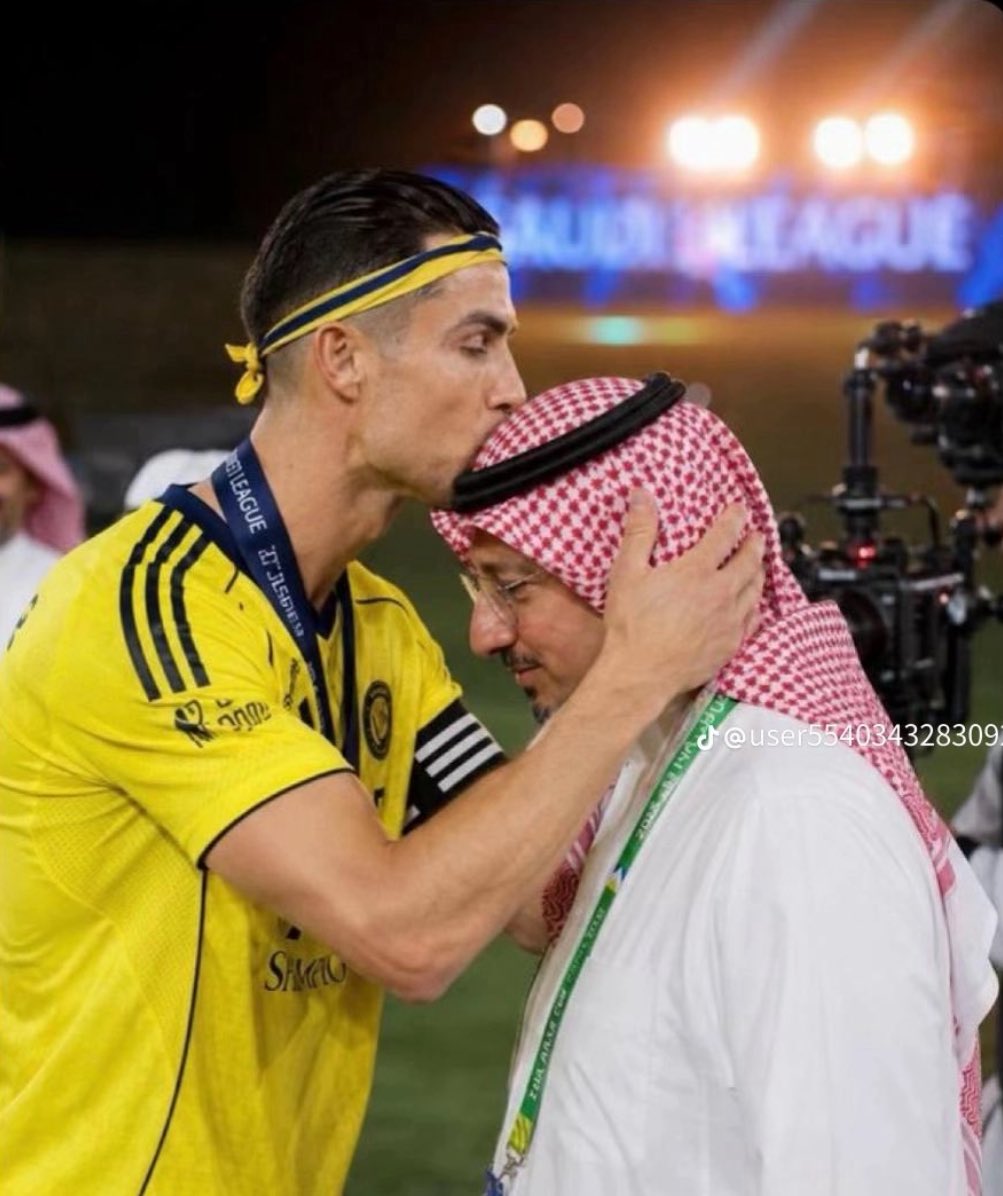 Y____A3's tweet photo. @NFC_lol ما جبت اسيا يلو  يا خضيّر. حدك دوري وبعد بوس https://t.co/okiUTXfNZO