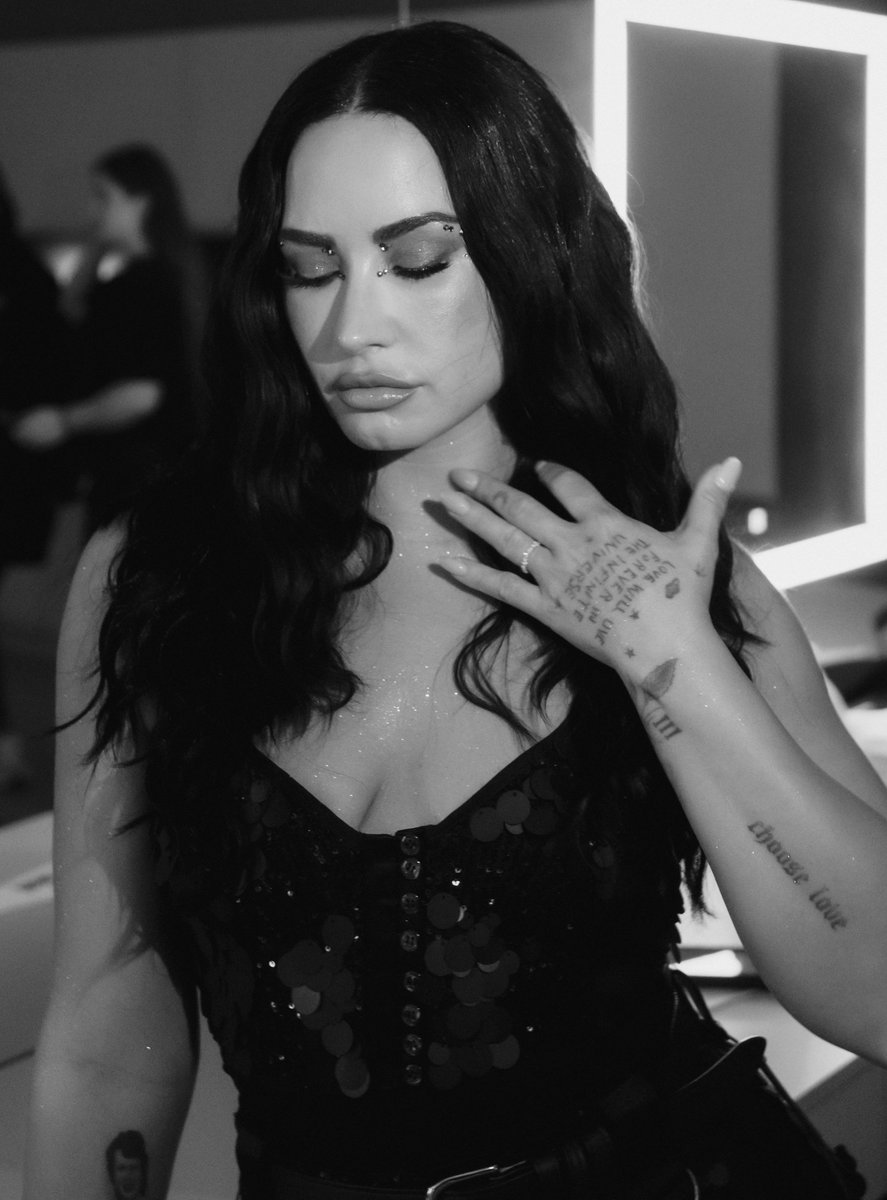 archivefordemi's tweet photo. DEMI LOVATO. https://t.co/ffHfC8QjLU