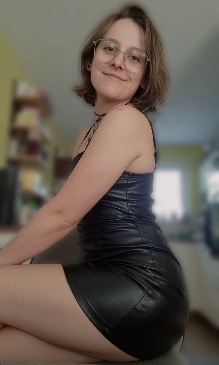 xGoddessB_'s tweet photo. **RTGAME**
1/1/1

20 min
4 Kommis -> bitte jeweils 2 kommis NUR Aufgaben, die meine f*tze zu erledigen hat! (Gerne auch Ekelaufgaben usw!!!) 😉😉 + 2 Kommis Fotos (Po, Brüste, Beine usw..)
(Tabus ist Gesicht zeigen)

@BellysSub 

#findom #loser #rtgame https://t.co/dlTrL9076t