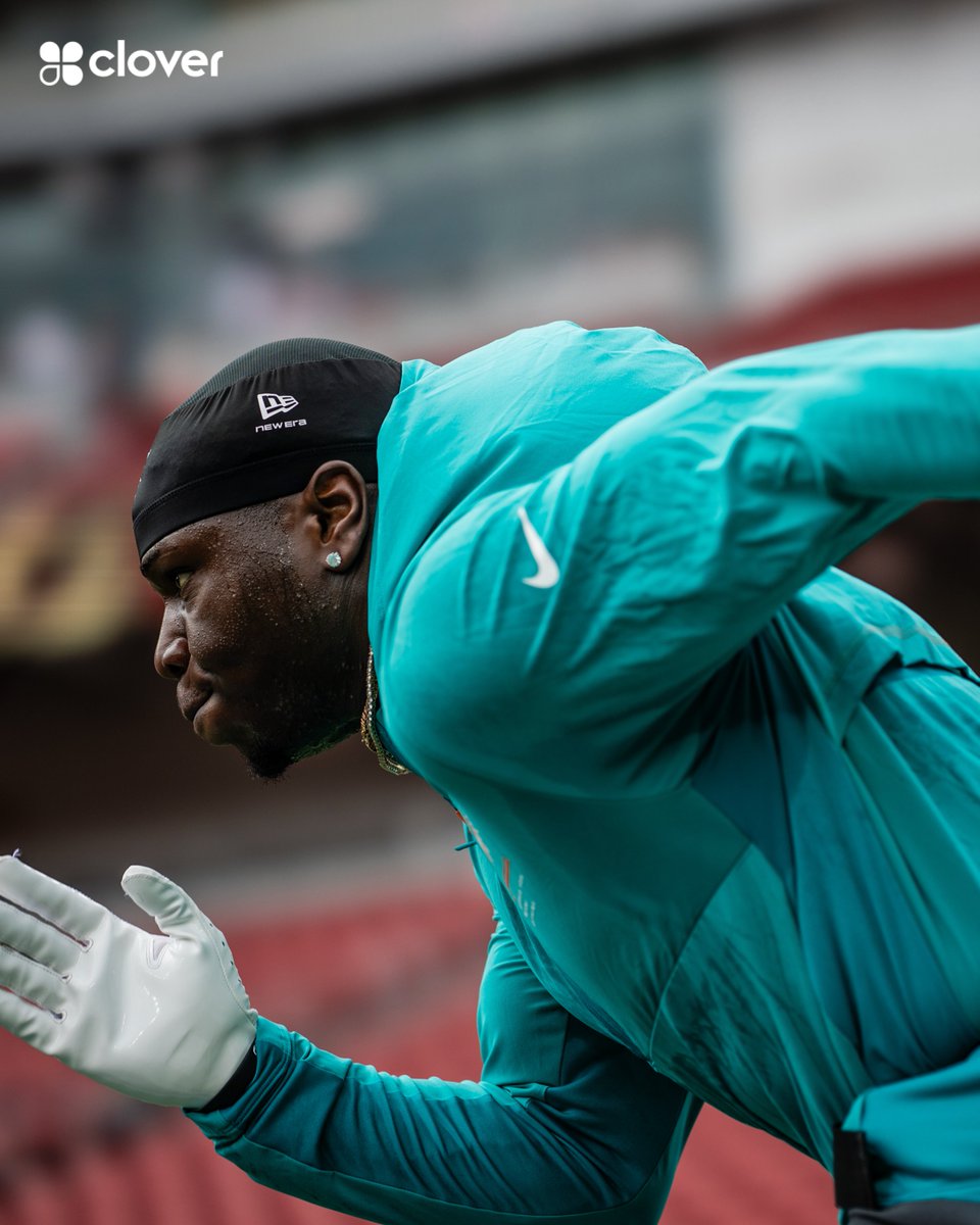 MiamiDolphins's tweet photo. Warmin’ up in SF 💪 https://t.co/bqZrYfR2Ag