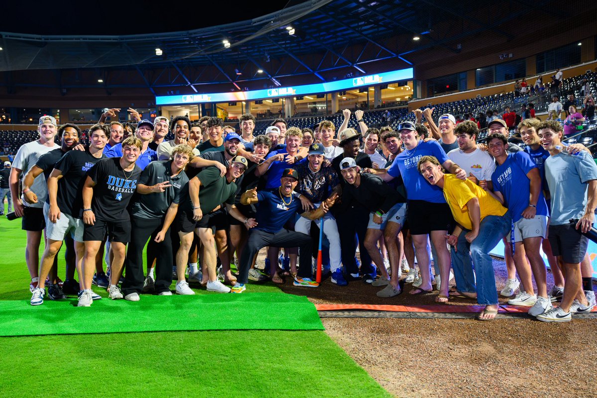 DukeBASE's tweet photo. Nick Swisher 🤝 Duke Baseball 

#GoDuke https://t.co/qibHY1DdOX