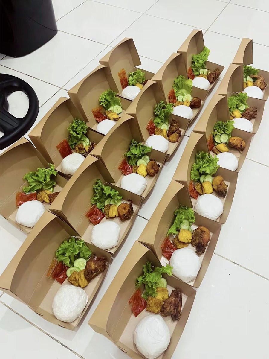 bernecklebmk's tweet photo. bismillahirrahmanirrahim.
temen2 boleh tolong like dan rt jualan mamaku yuu, untuk tambah2 biaya kontrol adikku ke RSCM, kami jualan ricebox harganya mulai dari 15k, lokasi dibogor, kaka2 boleh klo mau tnya2 dlu, bisa jga ttip untuk jumat berkah, kaka bolej cek profileku yak🫶🥺 https://t.co/ZD4QofiMrp