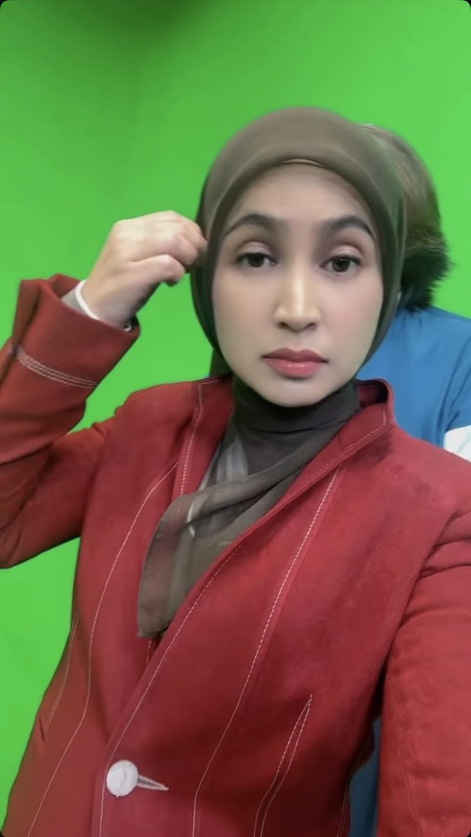 satin_leather10's tweet photo. From DM #asian #newspresenter #formalsuit #silk #hijab #jilbab https://t.co/jC2zvAMVI2