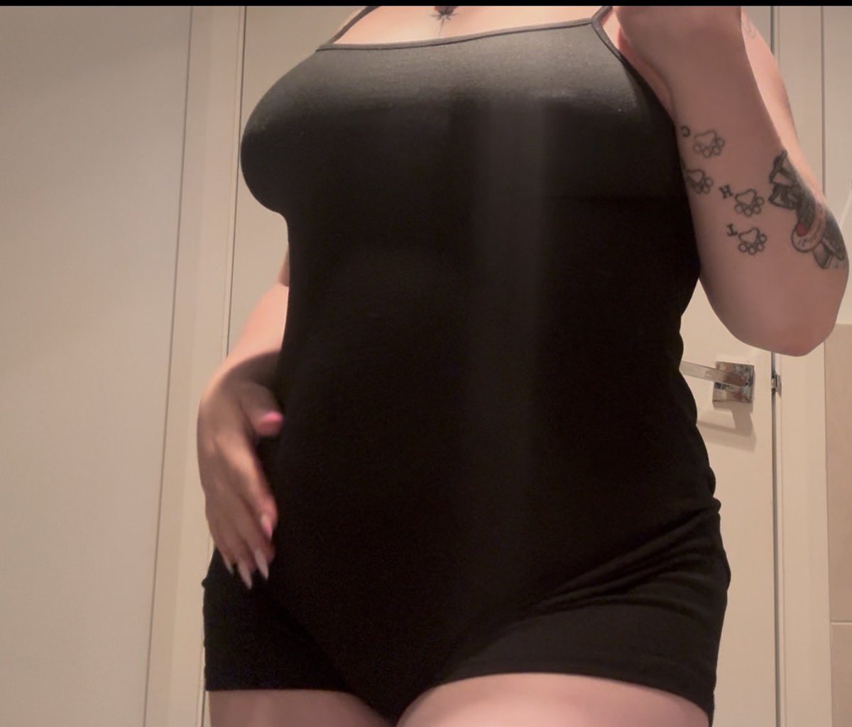 enchantedncurvy's tweet photo. It’s finally warm enough to wear this romper yay

Also I’ve realised I prefer the shape of my #natural tiddies over how they look in a strapless bra🤯

#spring #curvy #thickthighs #pawg #OOTD https://t.co/w4ncbjsuZN