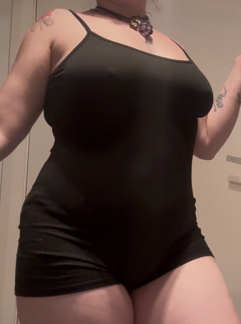 enchantedncurvy's tweet photo. It’s finally warm enough to wear this romper yay

Also I’ve realised I prefer the shape of my #natural tiddies over how they look in a strapless bra🤯

#spring #curvy #thickthighs #pawg #OOTD https://t.co/w4ncbjsuZN
