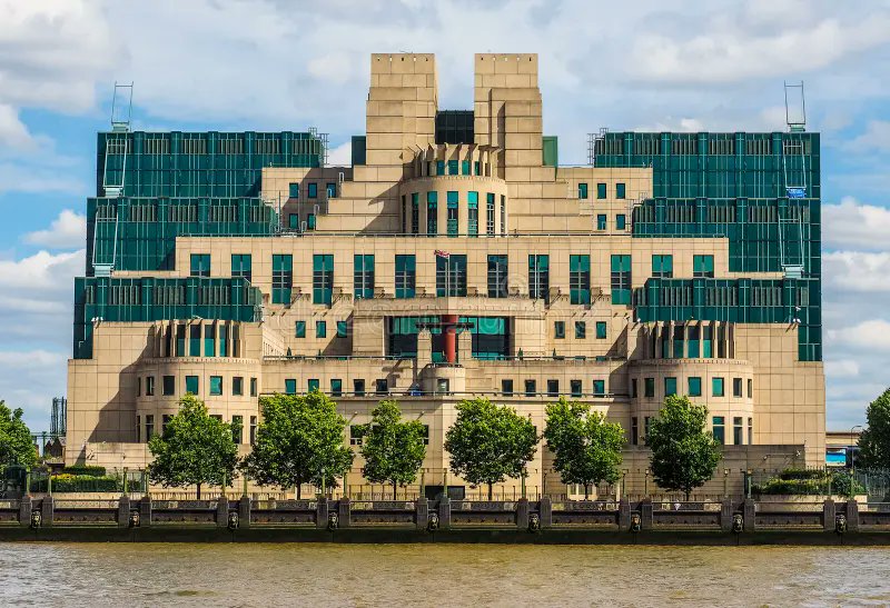 olmogrande's tweet photo. https://t.co/eyDcbKkZQe

Are the values of the west cried loud by the European burocrats 

TERRORISM and HATE?

These are not my values.

These are the   weapons of the Mi6. https://t.co/tEXUbZYeOb