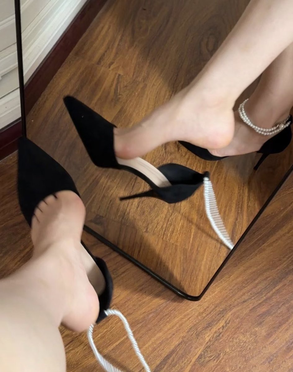 kemal92's tweet photo. 午夜发骚的公狗在哪里
嘬嘬嘬，还不滚过来

 #女S #男m #贱狗 #女权 #公狗 #绿帽 #玉足 #网调 #女性崇拜 https://t.co/7eYfANh1hP