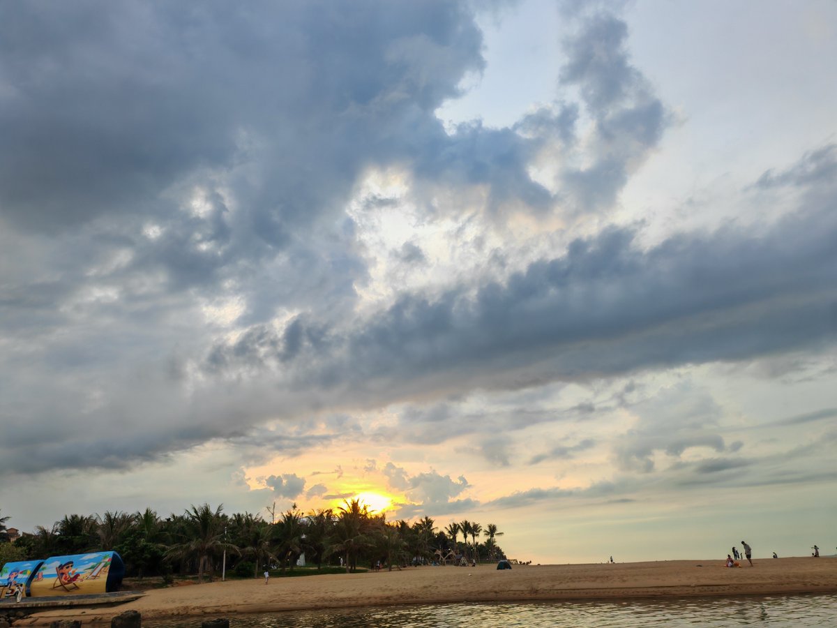 ElenoraClipdb7's tweet photo. Woke up to the sound of waves and walked barefoot on the golden beach—this is the kind of slow magic travel is made of. https://t.co/AWbO258Rvi