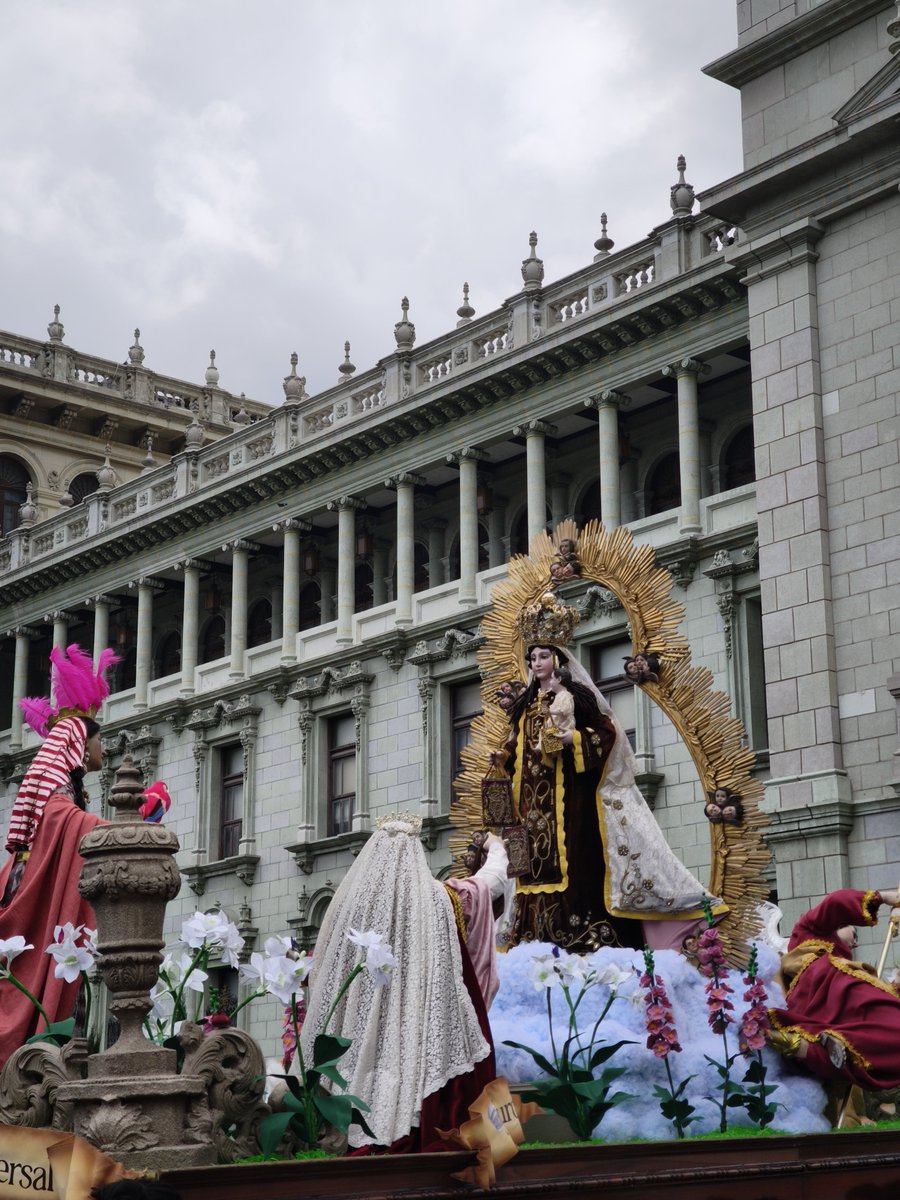 dafarchi's tweet photo. #VirgenDelCarmen | Procesión extraordinaria de #Nuestra #Señora del #Carmen de la #Rectoría del Carmen por los 775 años de la entrega del escapulario y 300 años de la fiesta de la #Virgen del Carmen💐
 #ProcesionesGT https://t.co/J70hMVA6fm