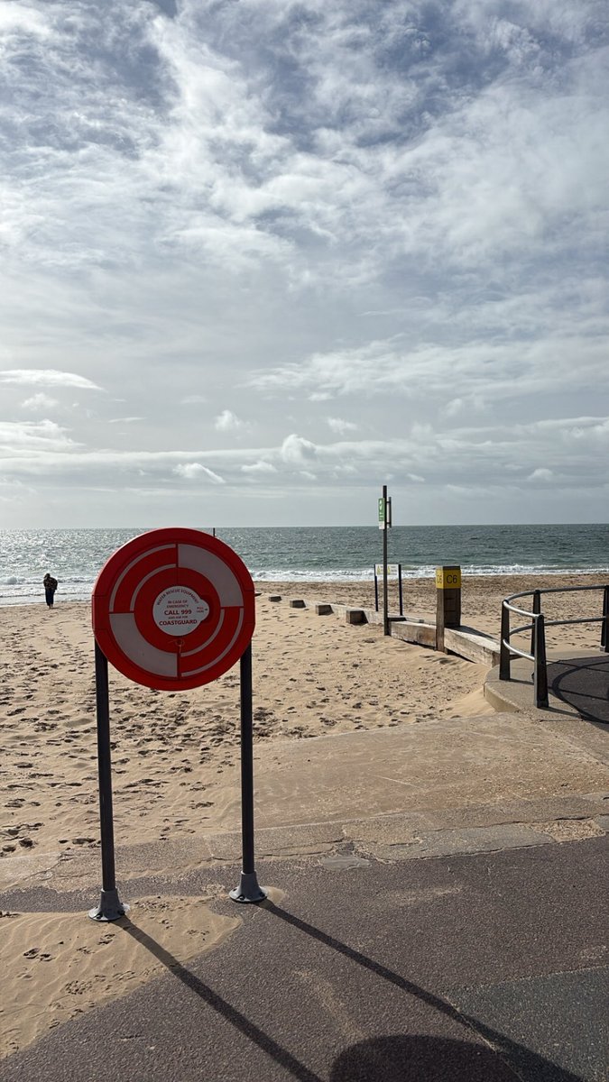 iidk39's tweet photo. Fifth day of Bournemouth https://t.co/bf4iPyGHto