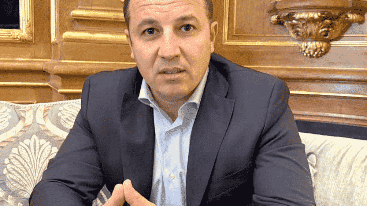 TSAlgerie's tweet photo. L’ex-oligarque et fugitif algérien fait l’objet d’une plainte en Espagne dans le cadre d’une affaire de trafic drogue international, incluant des agents des services marocains.
https://t.co/BmJt9ksmo7 https://t.co/WfHYcgrf8O