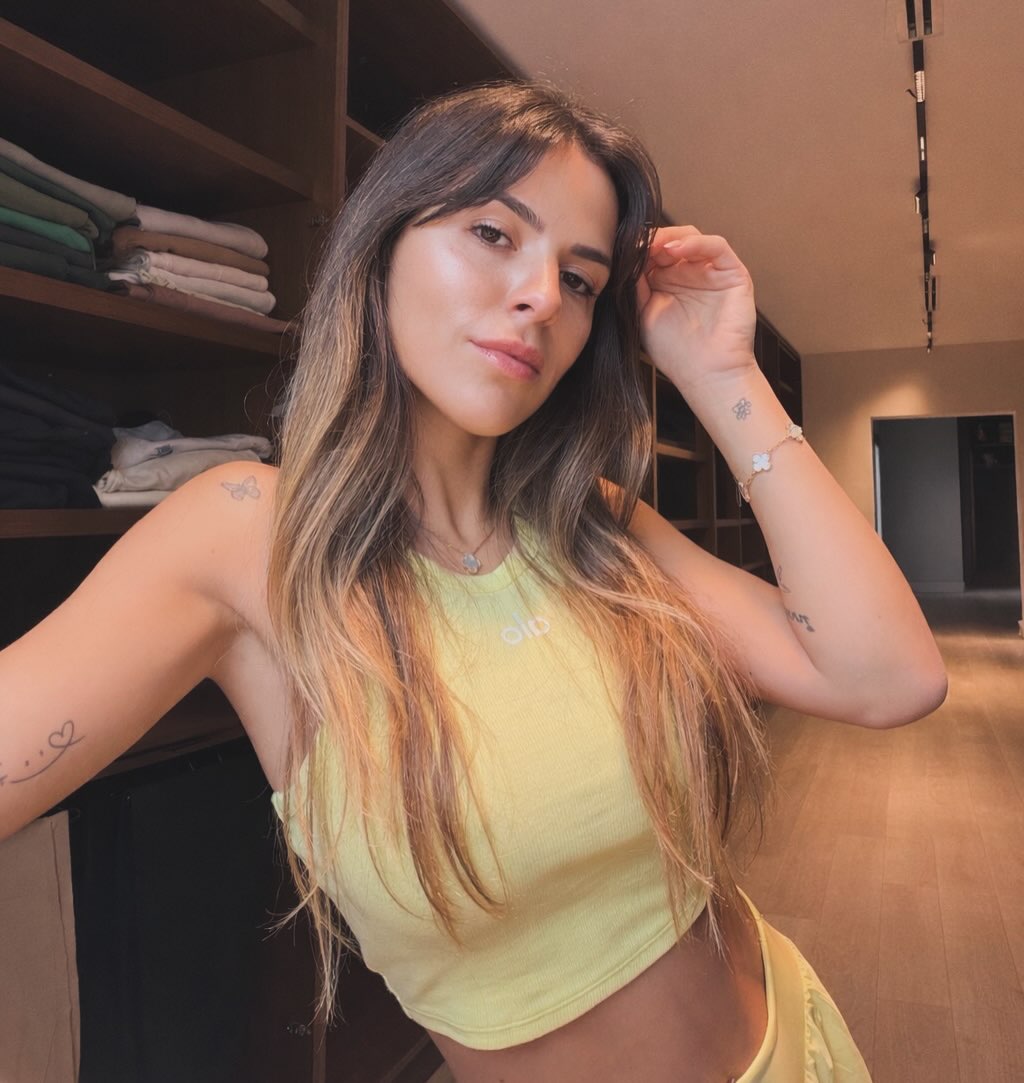 MopjesKoning's tweet photo. Para este día gris, un poco de color 💛🐥 https://t.co/KbTipYygwI